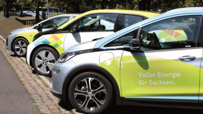 3 E-Autos der SAENA seitlich