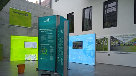 Die Wanderausstellung Effiziente Mobilität steht in der Stadtverwaltung in Hoyerswerda