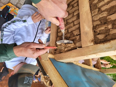 Modelhaus aus Lehm und Holz
