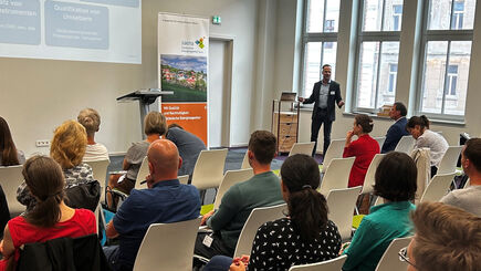 dr. Tilman Zimmermann-Werner präsentiert die Sächsische Energieagentur SAENA GmbH bei der Vorstellung der Kompetenzstelle Klima